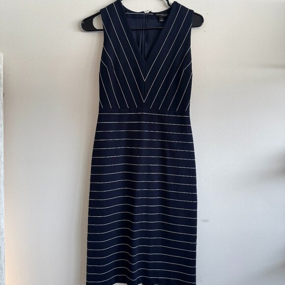 Flattering! Banana Republic Striped Knit Bodycon Dress - Size 4 - Picture 2 of 5